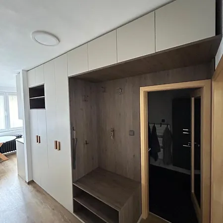V Parku, Plne Vybaven Na Klidnem Miste Apartment